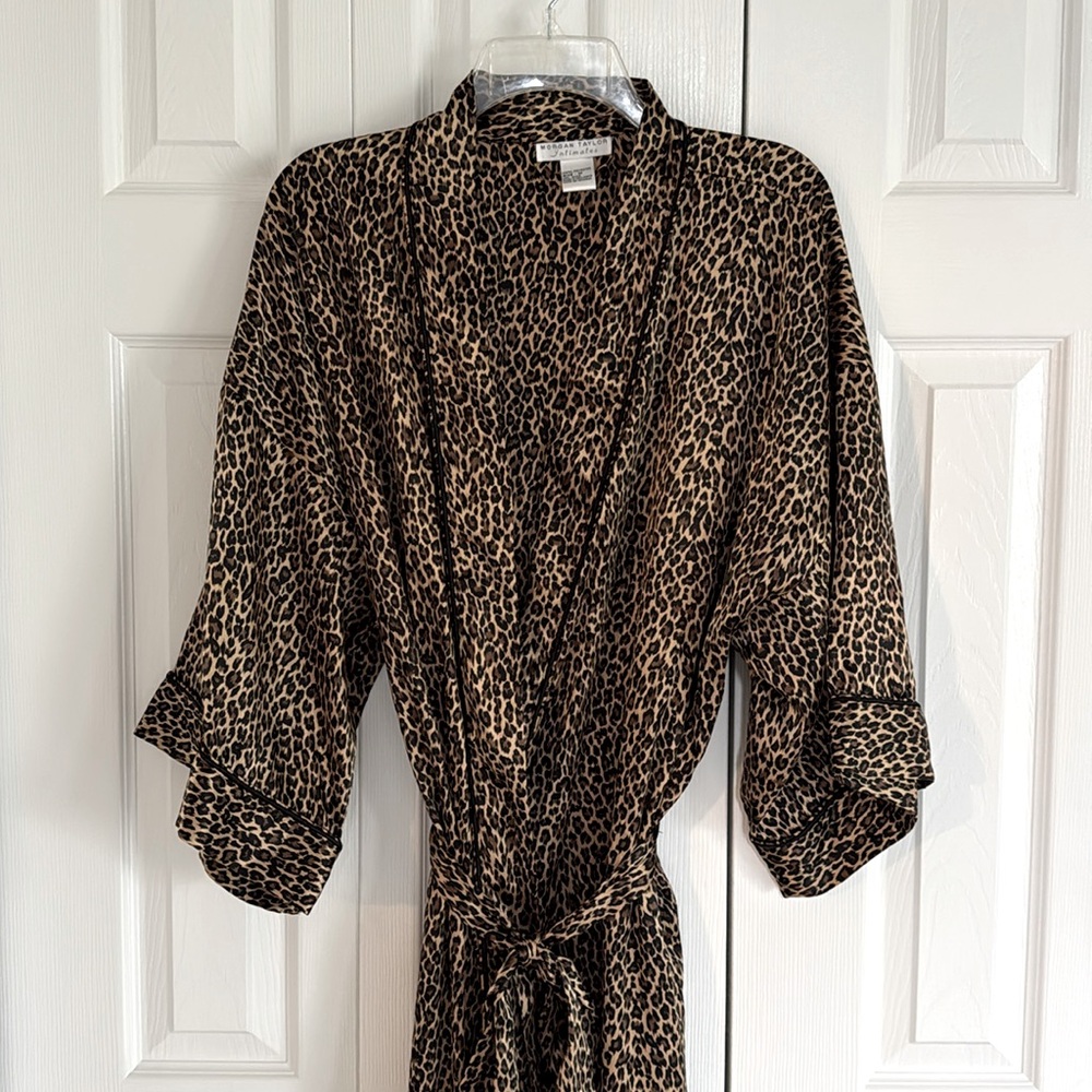 NWOT Morgan Taylor Intimates Long Animal Print Satin Robe- 2 Panel Tie- M